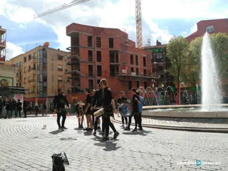 Barillada en la plaza del Oeste (2)