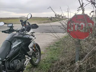 carreteras con mal asfalto. Foto de archivo