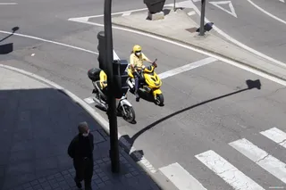 Protesta motorizada de los trabajadores de Correos por las calles de Salamanca
