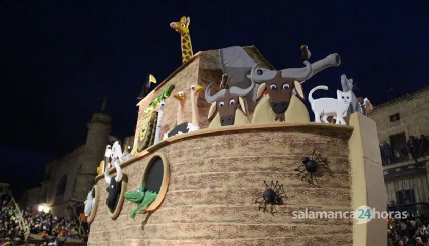 Desfile de carrozas en el Carnaval del Toro de Ciudad Rodrigo 2024