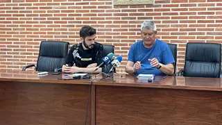 El teniente de alcalde de Macotera, Daniel Cifuentes, y el concejal de Cultura, Francisco Jiménez