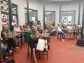 Interior de uno de los pabellones circulares durante una actividad en Salamaq. 