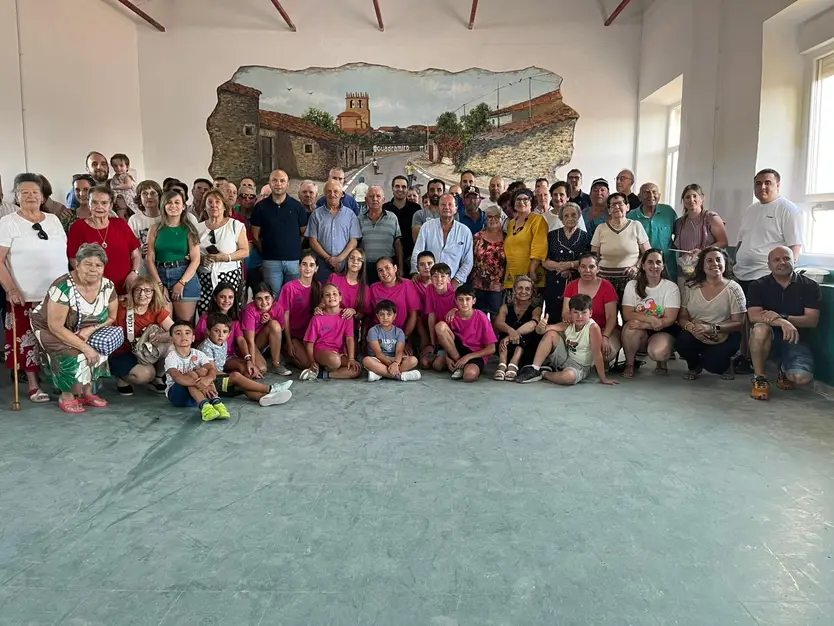 Guadramiro da comienzo a sus fiestas con la inauguración de un mural artístico en el Multiusos