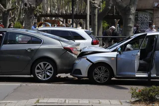 Accidente de tráfico ocurrido en la confluencia de Canalejas con la plaza de España