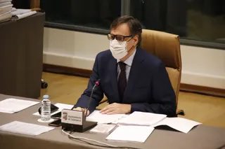 El alcalde de Salamanca, muy emocionado, agradece a los salmantinos las muestras de cariño que ha recibido en su convalecencia y al personal sanitario "por su extraordinaria labor, que nos está haciendo mucho bien a todos"