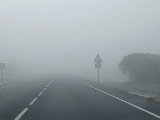 Helada y niebla en Pedraza de Alba. Foto de archivo