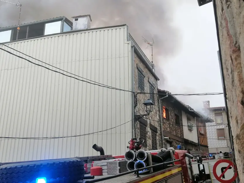 Incendio en viviendas de Villanueva del Conde