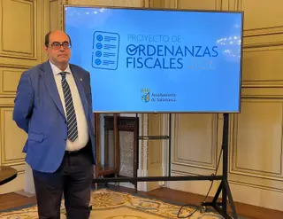 El concejal de Hacienda, Fernando Rodríguez, presenta el Proyecto de Ordenanzas reguladoras de los tributos, precios públicos y tarifas municipales para el año 2026