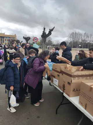 El Colegio San Agustín reparte más de 1000 bocadillos solidarios