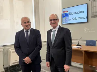 Javier Iglesias, en compañía del diputado Jesús María Ortiz