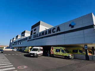 Ambulancia y ambulancias en el hospital de Salamanca. CAUSA. S24H.