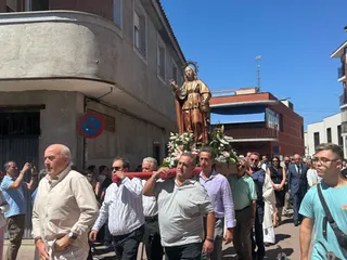 Misa solemne en honor a Santa Marta y a continuación procesión y vino español en el paseo fluvial. | Belén Hurtado