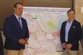 El alcalde de Santa Marta de Tormes, David Mingo junto al alcalde de Salamanca, Carlos García, en la presentación de la puesta en marcha de la conexión de agua de Santa Marta de Tormes a la red de Salamanca