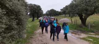 Malpartida celebra su segunda marcha inclusiva de senderismo en el Viernes Santo (2)