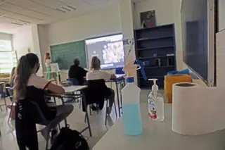Profesor dando clase. Foto EP