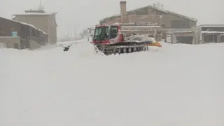 La estación de esquí de La Covatilla, cerrada por la acumulación de nieve en la DSA-180 | Estación de esquí La Covatilla