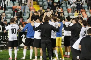 Los de Muniain celebrando la victoria en el partido del pasado sábado contra la UD San Sebastián de los Reyes