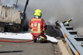 Incendio de un camión en la A 66 (10)