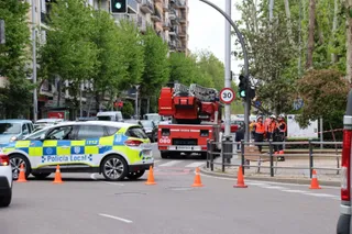 Bomberos y Policía Local intervienen por un árbol caído en la glorieta de la UDS (1)