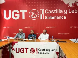 El Secretario General de UGT, Pepe Álvarez, acompañado de Faustino Temprano y Marcelino Muñoz García, Secretarios Generales de UGT Castilla y León y Salamanca