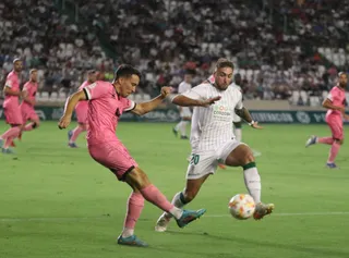 Rojo golpea en largo en El Arcángel | FOTO CÓRDOBA CF