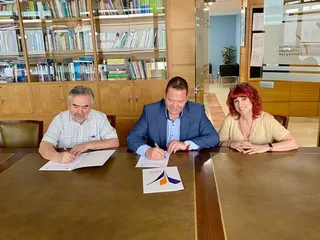 Firma del convenio entre el COPCYL y FAPSCL