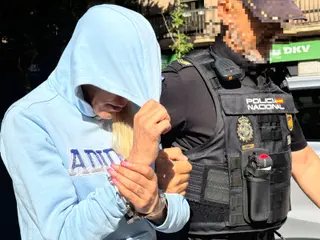 La acusada del crimen calle Petunias saliendo de la Audiencia Provincial