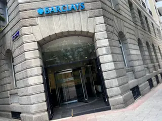 Fachada de una oficina de la entidad financiera Barclays ubicada en la calle José Abascal, 51, en Madrid (España), a 16 de junio de 2020.