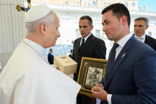 El Ayuntamiento de La Vellés protagoniza un encuentro histórico con el Papa León XIV | ayto La Vellés