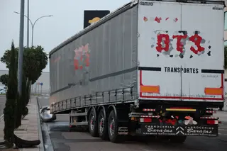 Accidente de un camión en Carbajosa de la Sagrada