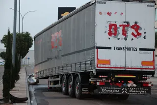 Accidente de un camión en Carbajosa de la Sagrada
