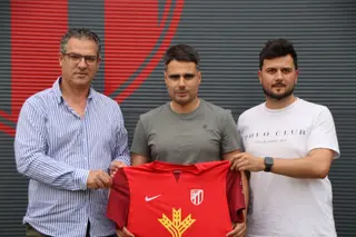 Presentación oficial de Mario Sánchez como entrenador de la Unión Deportiva Santa Marta