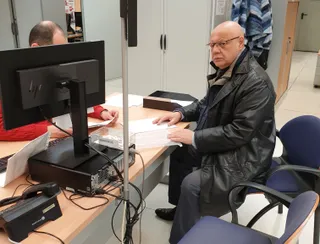 Juan Carlos Gutiérrez presenta las firmas en Sanidad