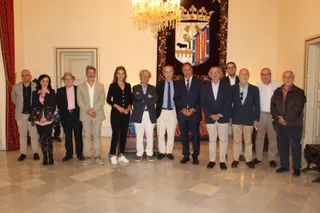 Carlos García Carbayo, acompañado de los presidentes de los jurados de los Premios de Novela y Poesía Ciudad de Salamanca, Luis Alberto de Cuenca y Antonio Colinas, presentan las obras ganadoras de este año