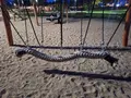 Una vecina alerta de los desperfectos en la zona infantil del Parque Antonio de Nebrija