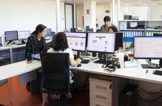 Universitarios cántabros durante sus prácticas externas.