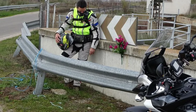 Uno de los guardarraíles en mal estado en una carretera de Salamanca
