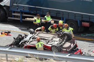 Grave accidente en la A66, a la altura de Mozárbez donde falleció una mujer, la conductora del coche. Fotos S24H