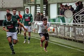 Álex Gonpi, ante el Coruxo | FOTO SALAMANCA CF UDS