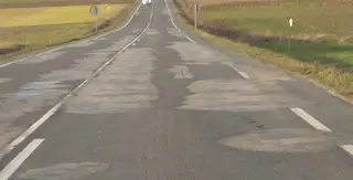 SA-105, calzada en mal estado en la carretera de Peñaranda de Bracamonte