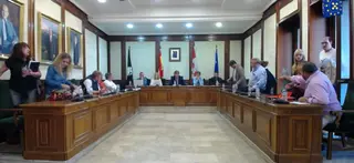 Los ediles de la oposición Los ediles de la oposición abandonando el pleno en Béjar. Imagen Béjar en Europa el pleno en Béjar