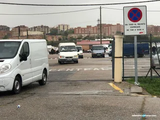 El Ayuntamiento recapacita y habilita una segunda puerta de acceso al Rastro tras el malestar de los vendedores