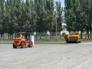 Obras para instalar el nuevo césped artificial FIFA en La Aldehuela