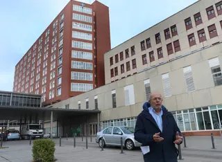 Francisco Igea a las puertas del Hospital Río Carrión | Agencia ICAL
