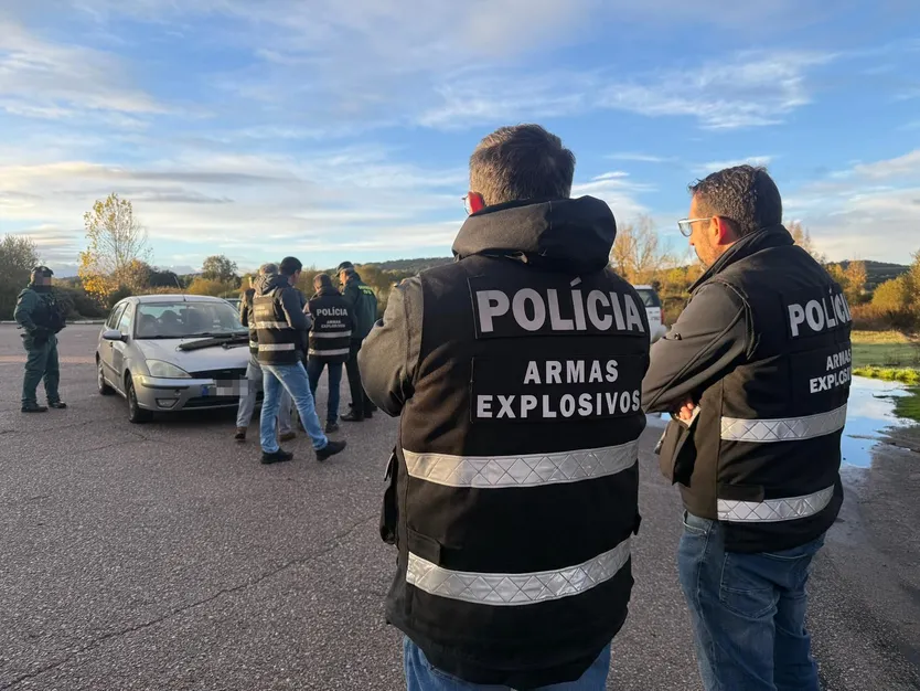 Así trabaja el operativo coordinado de Guardia Civil y PSP que fiscaliza el paso de armas de fuego
