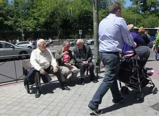 Ligero aumento de los permisos por paternidad y claro descenso de los de maternidad hasta junio