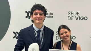 Cyan González y Andrea Machuca campeones del IV Torneo de Debate de la Universidad de Vigo