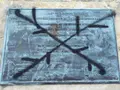 Monolito vandalizado en la iglesia de Sancti Spiritus