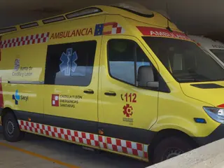 Ambulancias y ambulancia en el hospital de Salamanca. Archivo.