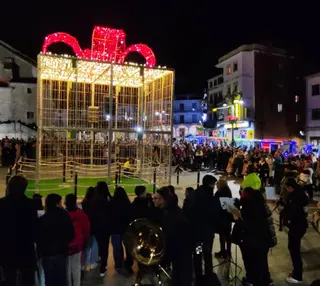 Encendido del alumbrado navideño en Béjar 2024. Fotos Redes Sociales Ayuntamiento de Béjar